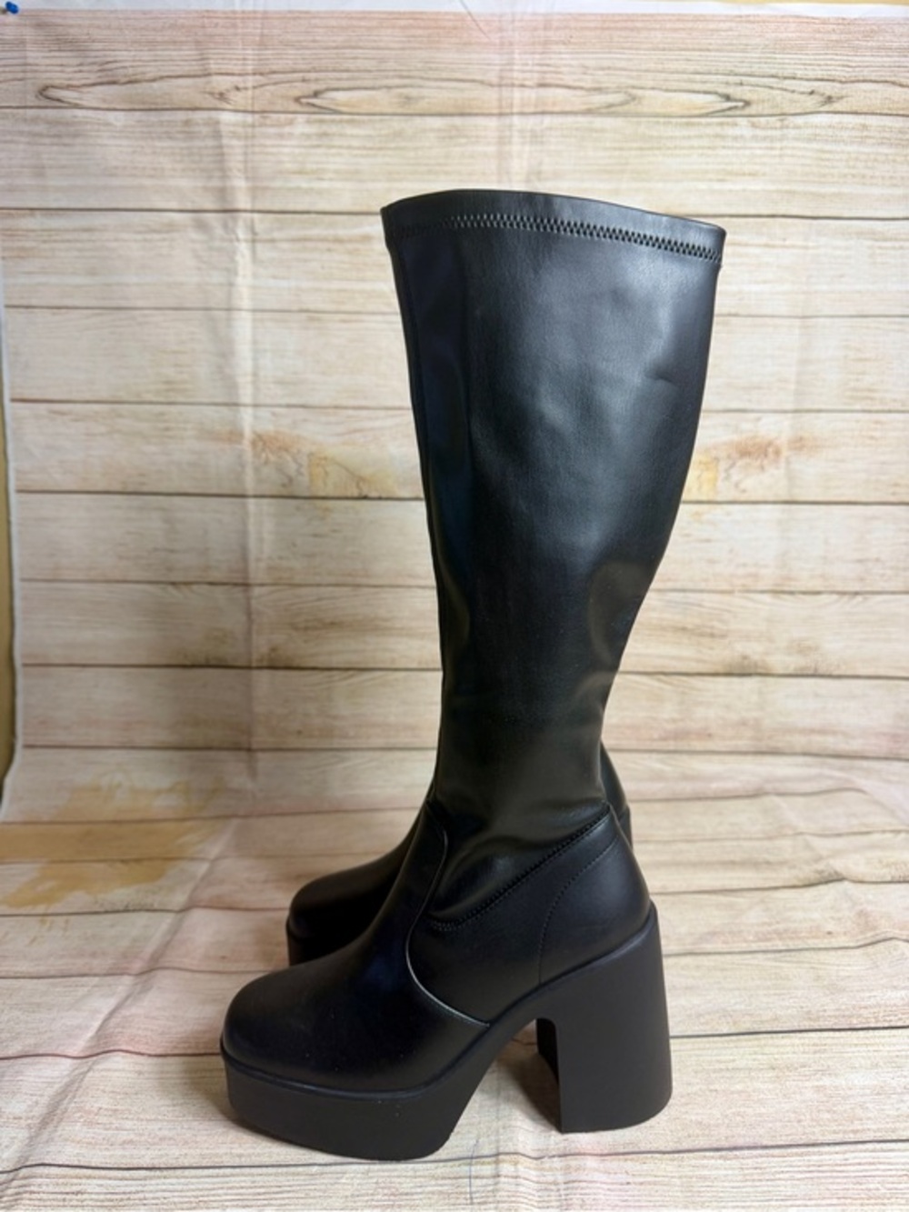 NWOT Diba black chunky platform boots. Size 5.5